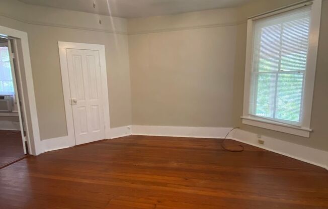 Studio, 1 bath, 500 sqft, $1,075, Unit 8