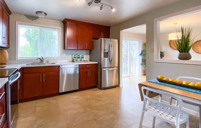 5 beds, 3 baths, $3,900