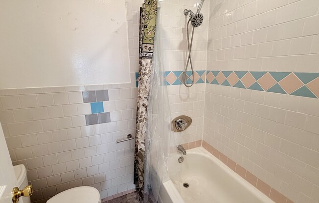 4 beds, 2 baths, 1,541 sqft, $2,700, Unit 38