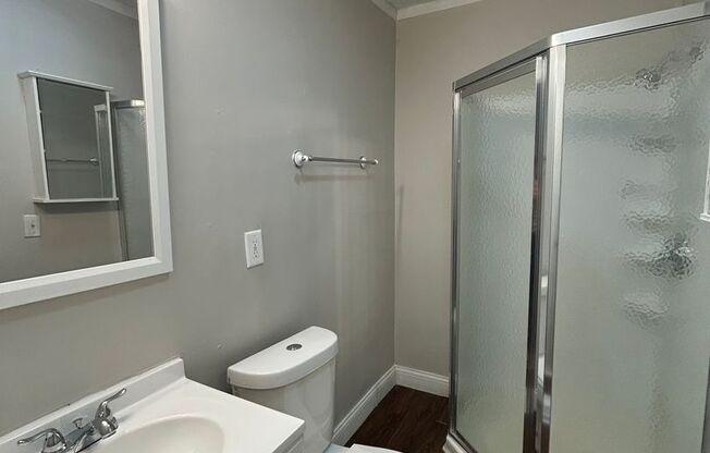 Available Now! 2 Bed 1 Bath Home! $1,050.00