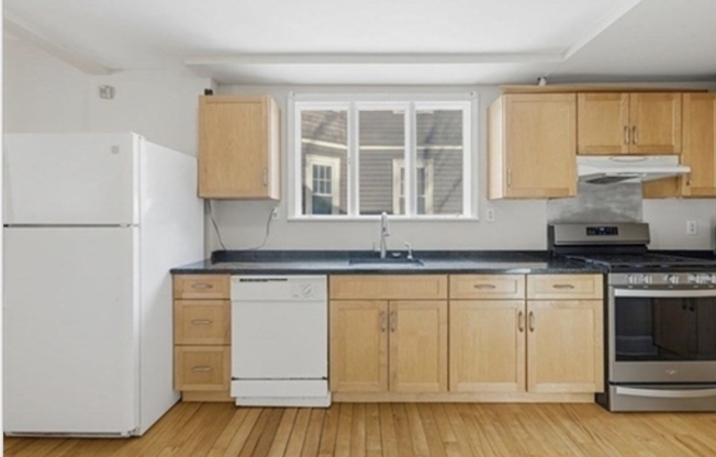 3 beds, 1 bath, 1,138 sqft, $3,300, Unit 1