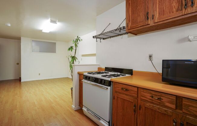 2704 Virginia St 1/2-4