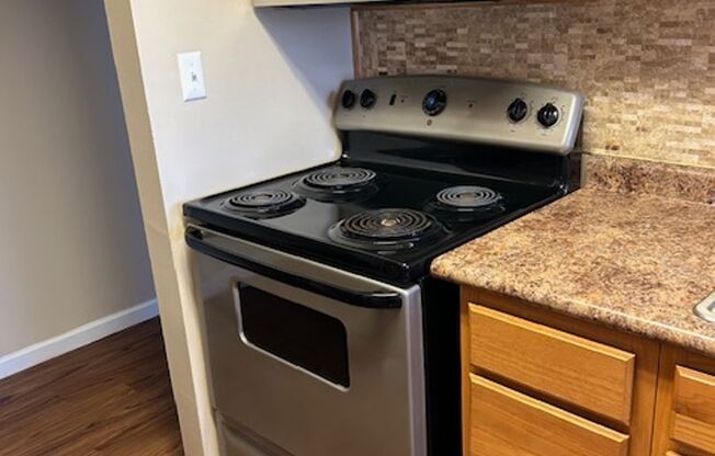 1 bed, 1 bath, 750 sqft, $835, Unit 34