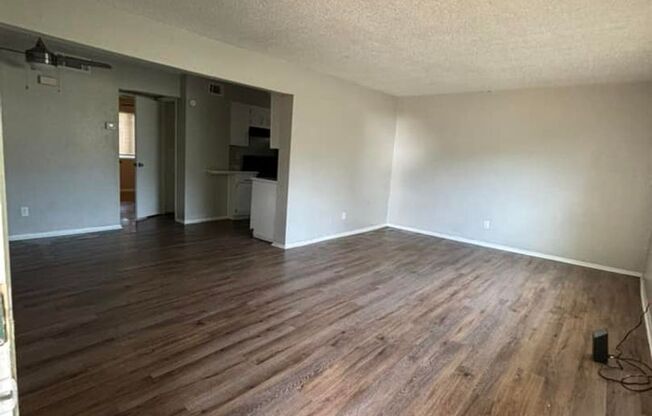 1 bed, 1 bath, 700 sqft, $700