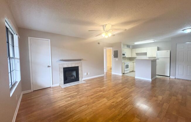 1/1 Condo in Gated Lakefront Community of Altamonte Springs!