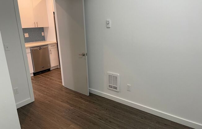 2 beds, 1 bath, 741 sqft, $2,200