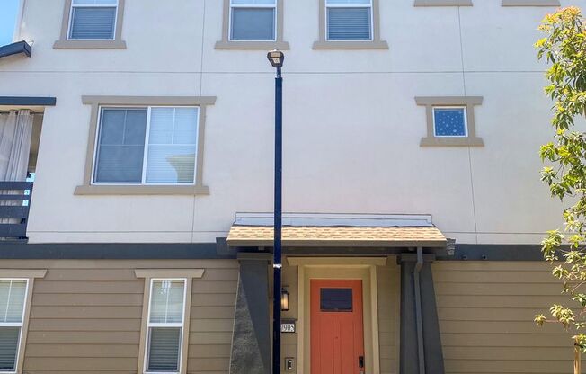 Charming 4 bed, 4.5 bath townhome