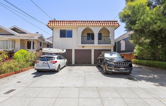 1336 Broadway #B - 2 bedroom | 1 bath | Upper unit w/ a private balcony