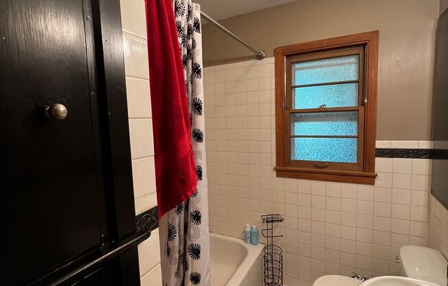 2 beds, 1 bath, $1,500