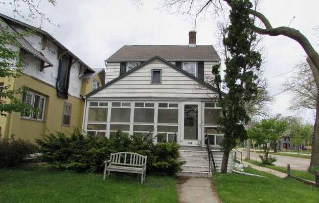 Three Bedroom House Near Brittingham Park