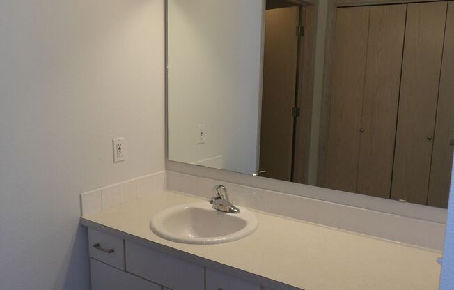 2 beds, 2.5 baths, 1,497 sqft, $2,050, Unit F30