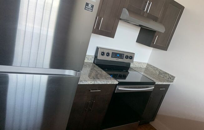 Studio, 1 bath, 1,042 sqft, $1,940, Unit 522