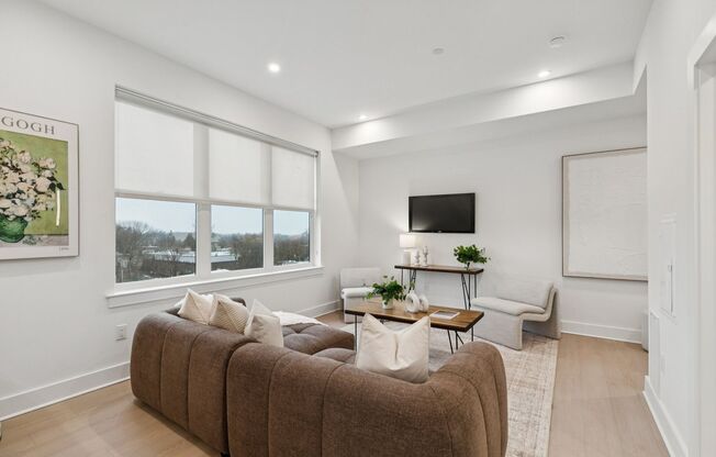 1 bed, 1 bath, 680 sqft, $1,673, Unit 305