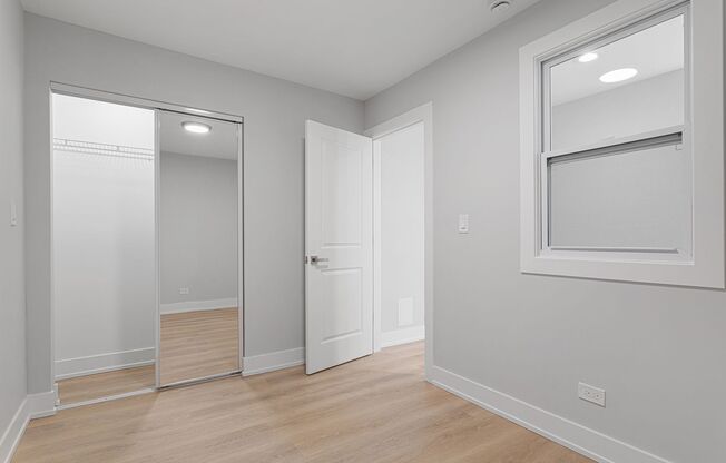 3 beds, 1.5 baths, 881 sqft, $2,750, Unit 7070-3S