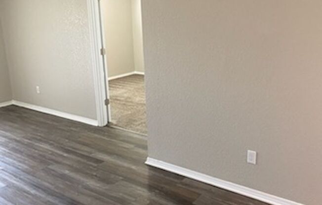 2 beds, 2 baths, 856 sqft, $920, Unit 2827-1811