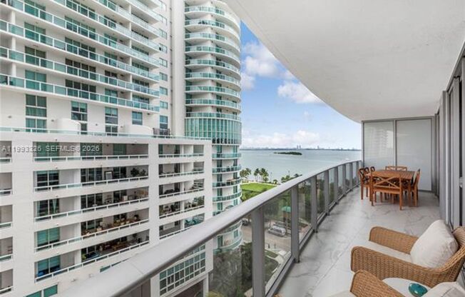 2 beds, 2 baths, 1,038 sqft, $5,200, Unit 488 NE 18th St # 909
