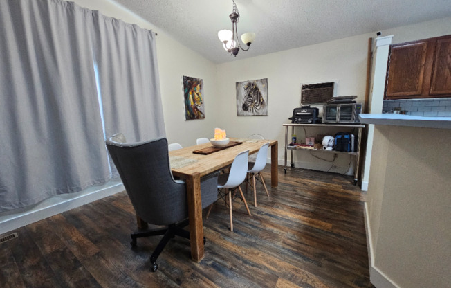 8060 WOODY CRK DR