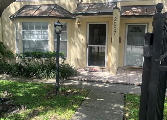 2007 W DE LEON ST