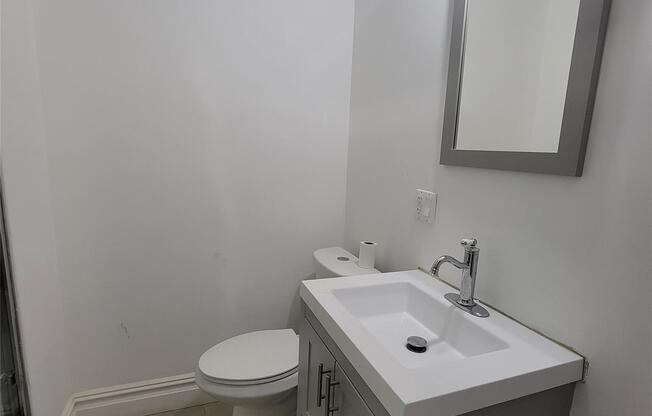 2 beds, 1 bath, $2,750, Unit 3