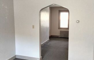 2 beds, 1 bath, $1,049, Unit 9 Jones St.