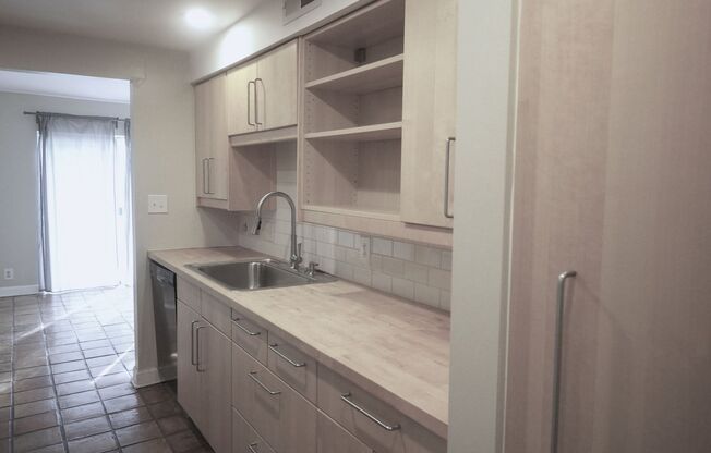 NW Hills Townhouse with amazing location!