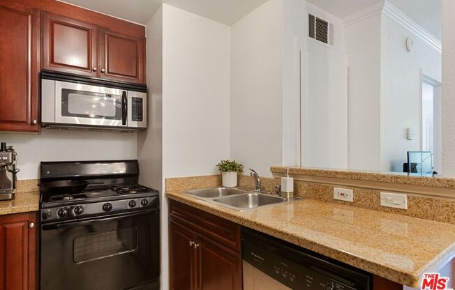 1 bed, 1 bath, $2,400, Unit # 106