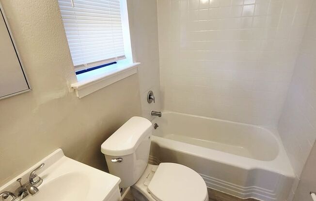 1 bed, 1 bath, 600 sqft, $1,085, Unit 16-1585