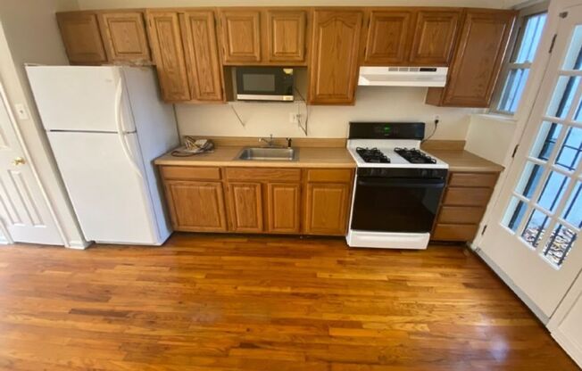 A charming two bedroom one and one half  bath row house located just off New Jersey Ave in the Shaw Neighborhood!