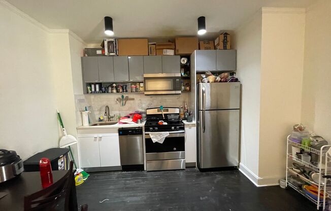 3 beds, 2 baths, 736 sqft, $2,995, Unit 51