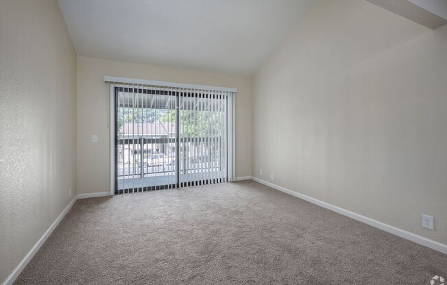 2 beds, 1 bath, 861 sqft, $1,725, Unit 32