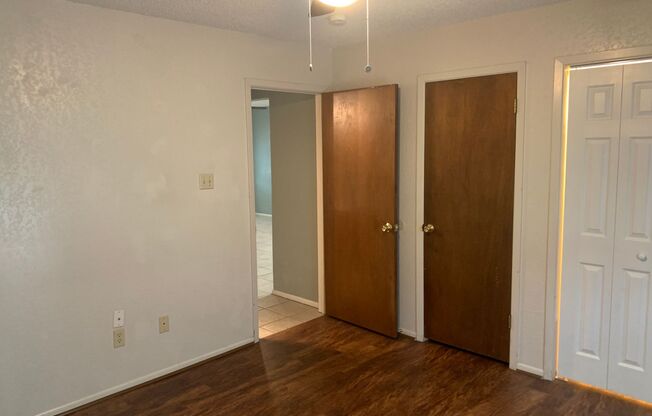 2 beds, 1 bath, $1,365