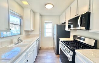 Stylish 2BD/2BA Condo in Mira Mesa's Summit Ridge Community with Private Patio & Pool Access