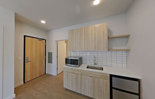 Studio, 1 bath, 314 sqft, $1,225, Unit 305