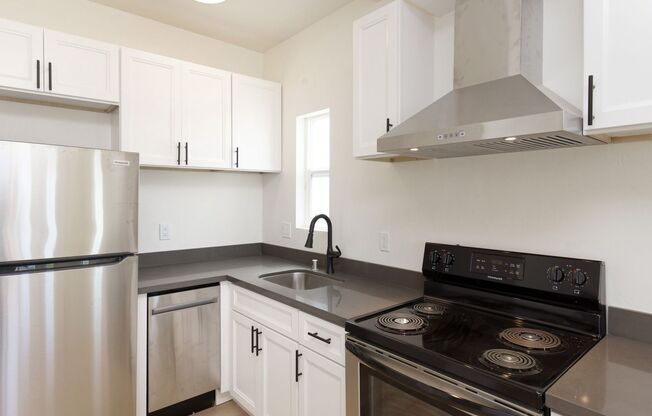 2 beds, 1 bath, 650 sqft, $2,795, Unit 201