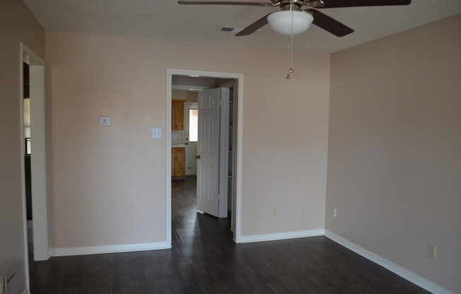 2 beds, 1 bath, 900 sqft, $925