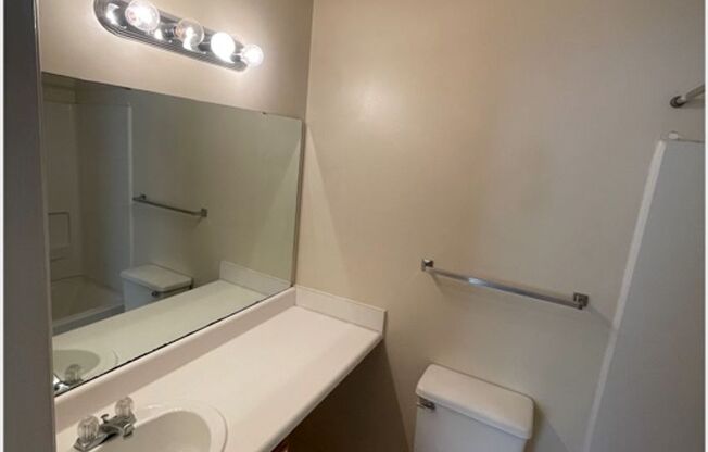 Private Bedroom + Bathroom Near NCSU