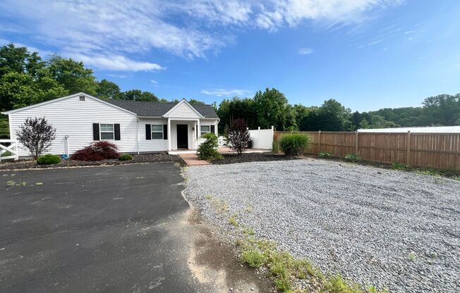 Cozy 2 BR/1 BA Cottage Home in Gambrills!