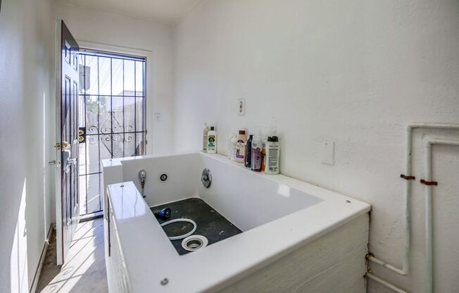 1 bed, 1 bath, 550 sqft, $2,195, Unit 2990