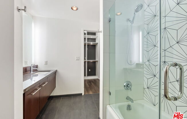 1 bed, 2 baths, 1,200 sqft, $3,495, Unit 716