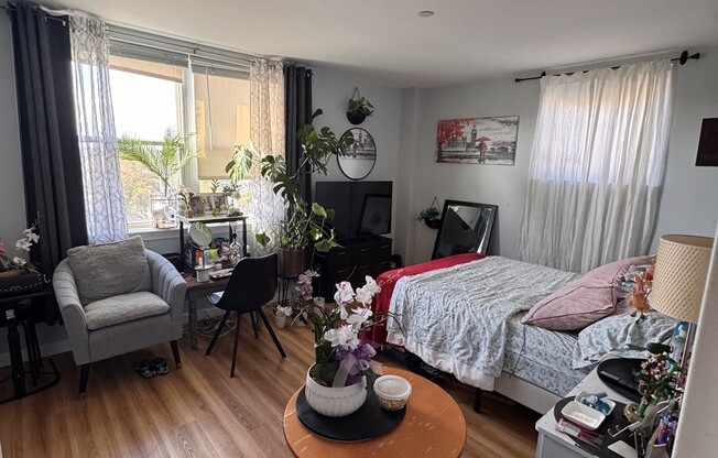 2 beds, 1 bath, 1,100 sqft, $2,400, Unit 718