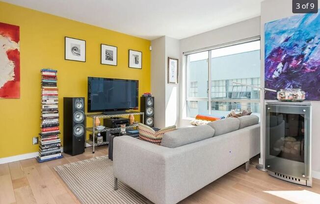 EPIC REA - Bright, Sunny 1BR/ 1 BA corner unit w/PKG