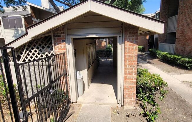 2 beds, 1 bath, $1,450, Unit # 517