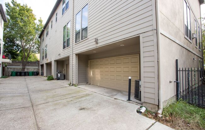 Townhouse in Rice Military for Lease! Move-in Ready