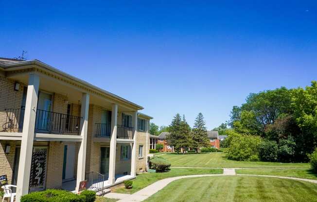 Spacious courtyard at Riverstone in Southfield, Michigan