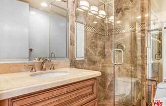 10433 Wilshire Blvd Apt 202