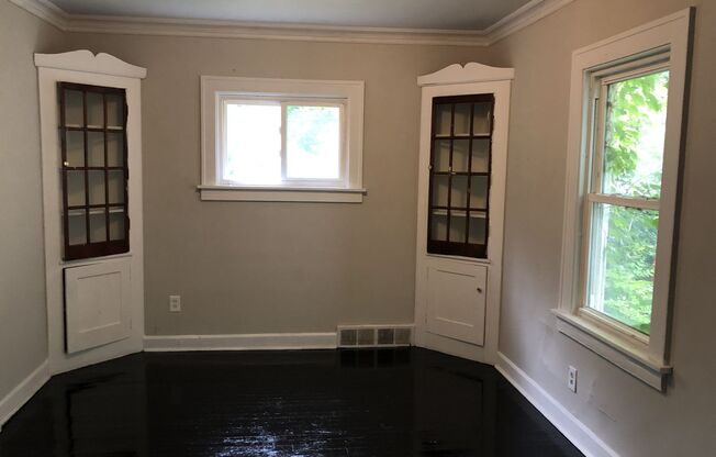 3 beds, 1 bath, $1,300