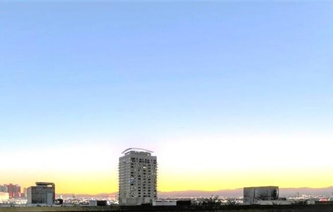 1 bed, 2 baths, $2,977, Unit Juhl Highrise