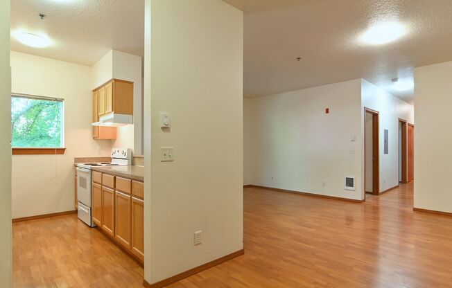 3 beds, 2 baths, $2,400, Unit 201