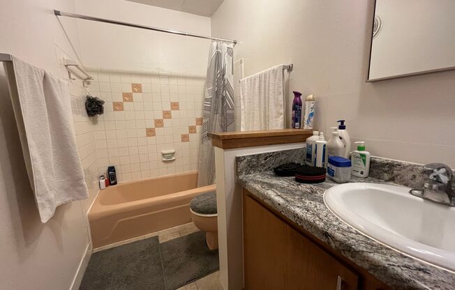 1 bed, 1 bath, $1,015, Unit 5