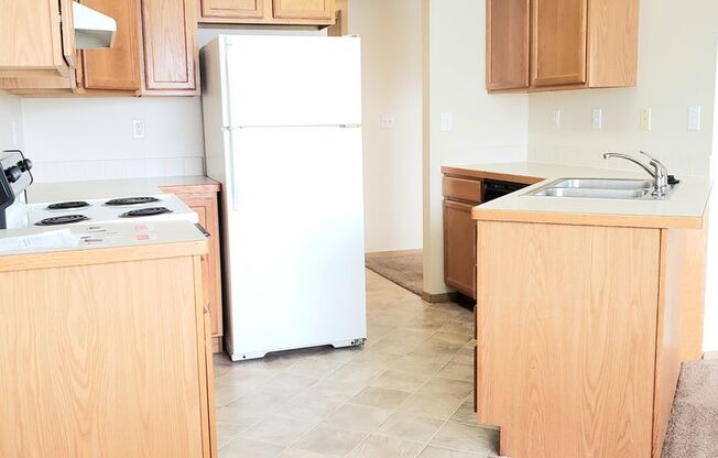 2 beds, 1 bath, 850 sqft, $1,495, Unit D